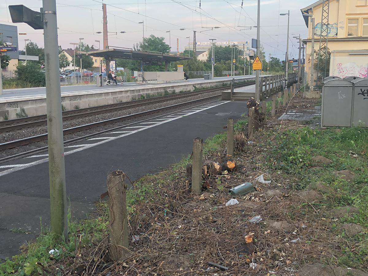 Die Vorbereitungen für die Bahnsteigarbeiten am Bahnhof Sinzig laufen bereits