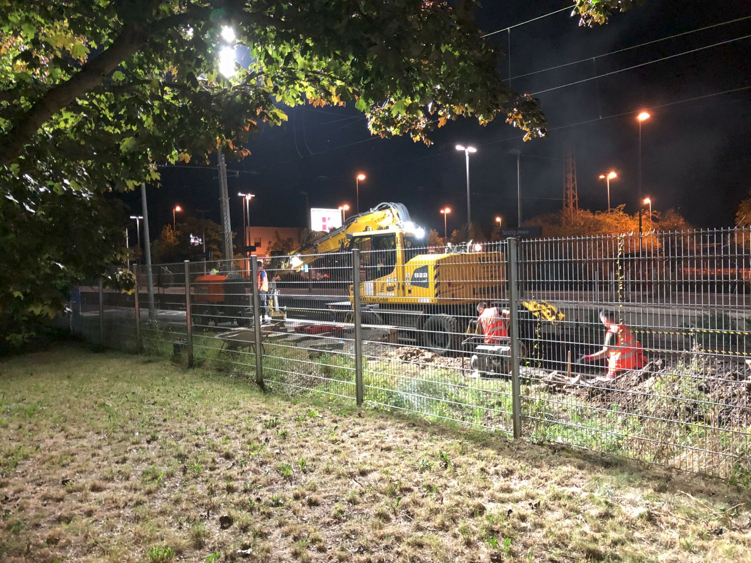 Aktuell werden Nachts die Arbeiten zur Verlängerung des Hausbahnsteigs am Bahnhof Sinzig durchgeführt