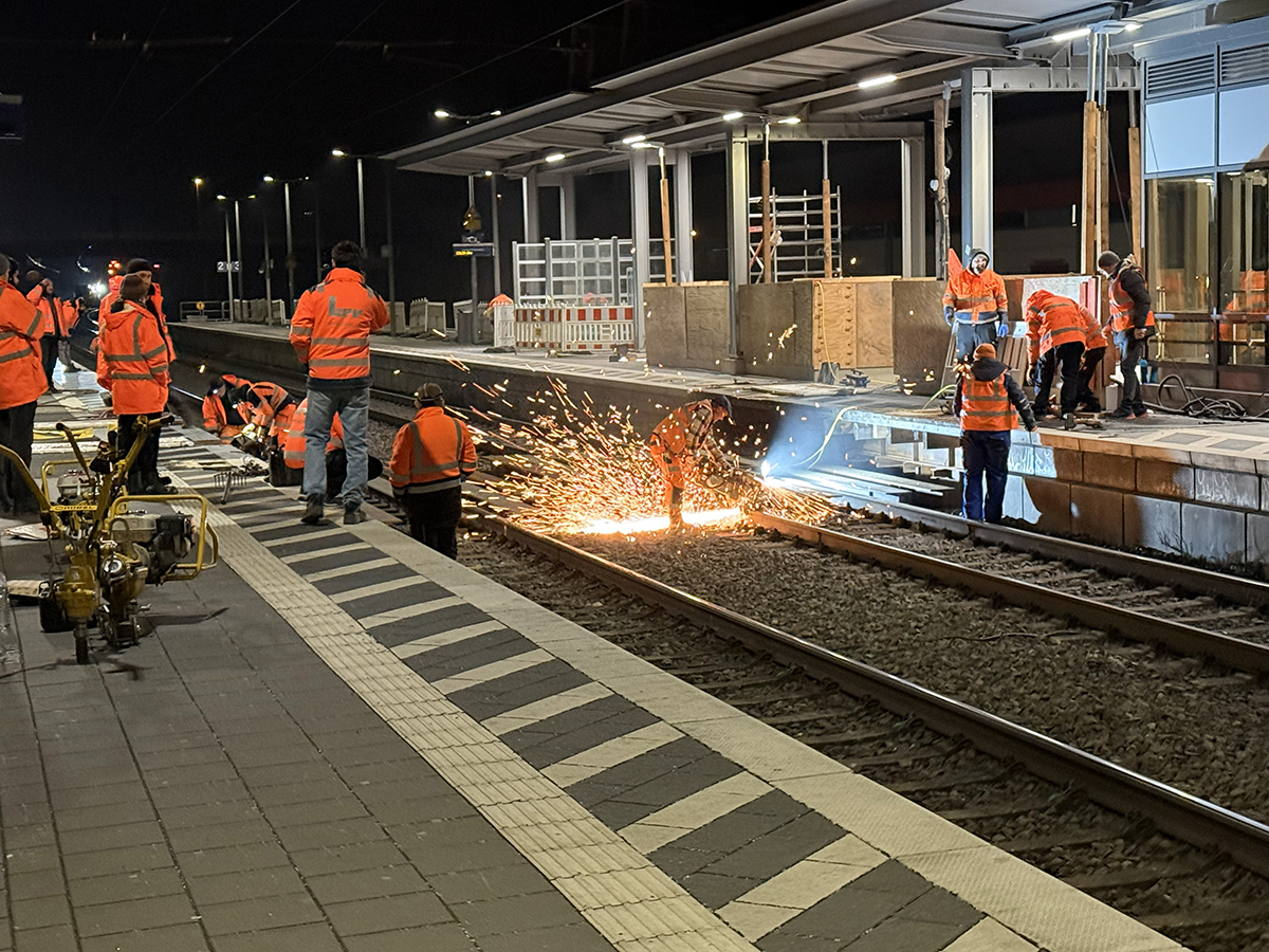 Nächtliche Arbeiten der Deutschen Bahn am Bahnhof Sinzig zur weiteren Fertigstellung der Modernisierungsmaßnahme.